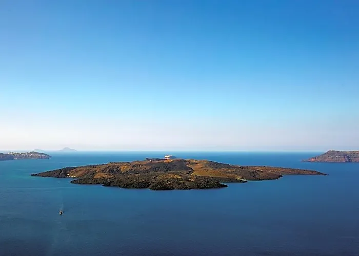 Caldera Cliff Illusion Suites